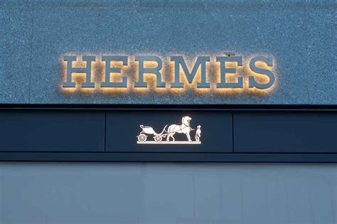 hermes interrompe la produzione|Hermès, il lusso tra Italia e Francia .